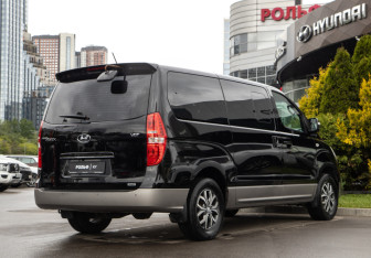 Подержанный автомобиль Hyundai Grand Starex 2017 года (4 фото)