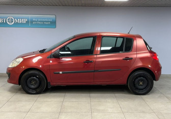 Подержанный автомобиль Renault Clio Hatchback 2008 года (8 фото)