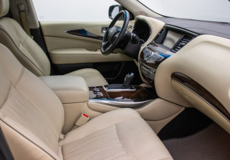 Подержанный автомобиль Infiniti QX60 2018 года (9 фото)