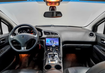 Подержанный автомобиль Peugeot 3008 2012 года (14 фото)