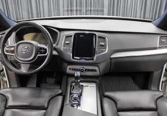 Подержанный автомобиль Volvo XC90 2019 года (15 фото)