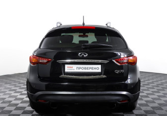 Подержанный автомобиль Infiniti QX70 2014 года (6 фото)