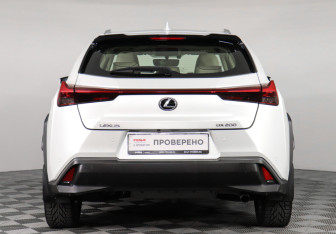 Подержанный автомобиль Lexus UX 2021 года (6 фото)