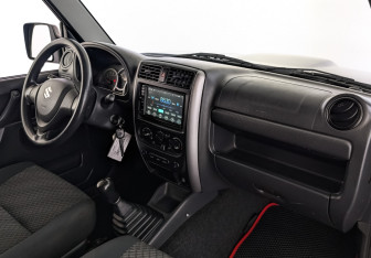 Подержанный автомобиль Suzuki Jimny 2018 года (13 фото)
