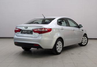 Подержанный автомобиль Kia Rio Sedan 2012 года (26 фото)