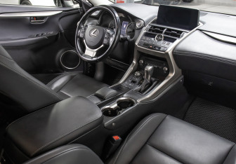 Подержанный автомобиль Lexus NX 2020 года (11 фото)