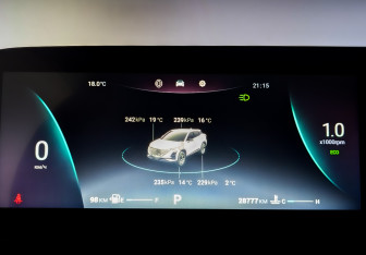 Подержанный автомобиль Omoda C5 2023 года (13 фото)