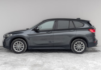 Подержанный автомобиль BMW X1 2020 года (8 фото)