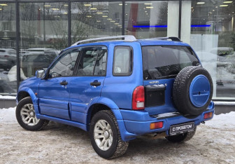 Подержанный автомобиль Suzuki Grand Vitara 2003 года (6 фото)