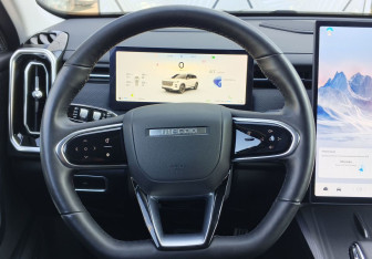 Подержанный автомобиль Jaecoo J7 2023 года (13 фото)