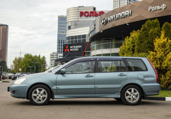 Подержанный автомобиль Mitsubishi Lancer Wagon 2007 года (6 фото)