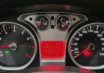 Подержанный автомобиль Ford Focus Sedan 2008 года (14 фото)