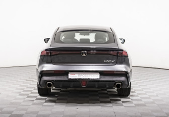 Подержанный автомобиль Changan UNI-V 2023 года (6 фото)