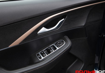 Подержанный автомобиль Omoda C5 2023 года (17 фото)