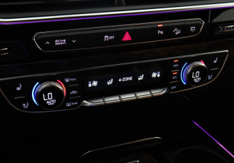 Подержанный автомобиль Audi Q7 2017 года (14 фото)