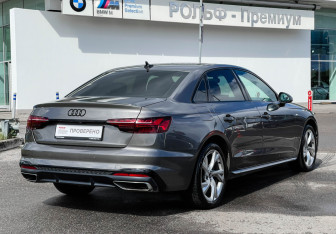 Подержанный автомобиль Audi A4 Sedan 2021 года (5 фото)