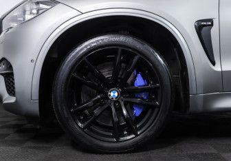 Подержанный автомобиль BMW X5 M 2015 года (33 фото)