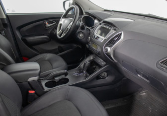 Подержанный автомобиль Hyundai ix35 2012 года (9 фото)