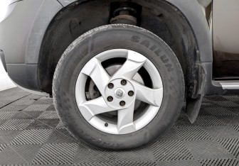 Подержанный автомобиль Renault Duster 2017 года (18 фото)