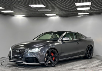 Подержанный автомобиль Audi RS 5 Coupe 2010 года (31 фото)