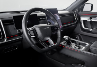 Подержанный автомобиль Jaecoo J7 2024 года (14 фото)