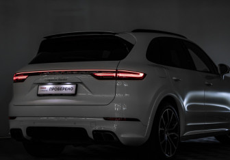 Подержанный автомобиль Porsche Cayenne 2018 года (43 фото)