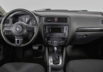 Подержанный автомобиль Volkswagen Jetta Sedan 2013 года (13 фото)