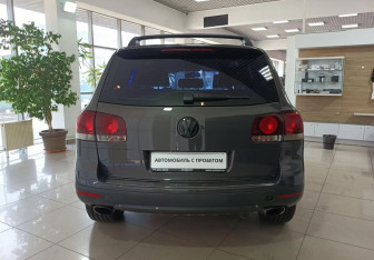 Подержанный автомобиль Volkswagen Touareg 2007 года (6 фото)