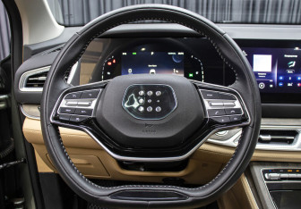 Подержанный автомобиль Evolute i-SPACE 2024 года (19 фото)