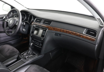 Подержанный автомобиль Skoda Superb Liftback 2013 года (10 фото)