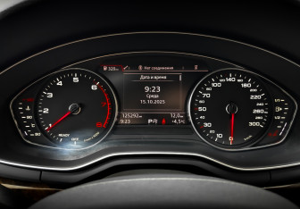 Подержанный автомобиль Audi A4 Sedan 2015 года (12 фото)