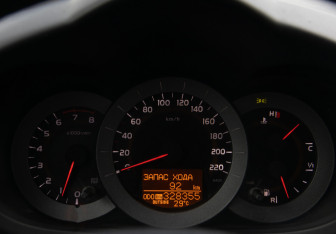 Подержанный автомобиль Toyota RAV4 2006 года (19 фото)