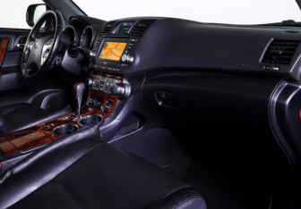 Подержанный автомобиль Toyota Highlander 2012 года (10 фото)
