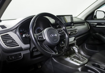 Подержанный автомобиль Kia Seltos 2021 года (10 фото)