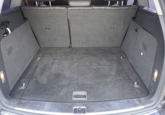 Подержанный автомобиль Volkswagen Touareg 2009 года (9 фото)