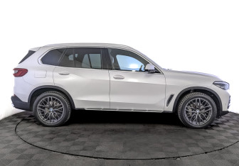 Подержанный автомобиль BMW X5 2018 года (4 фото)