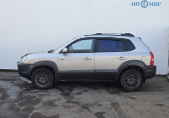 Подержанный автомобиль Hyundai Tucson 2006 года (5 фото)