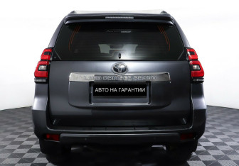 Подержанный автомобиль Toyota Land Cruiser Prado 2018 года (6 фото)