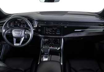 Подержанный автомобиль Audi Q8 2019 года (12 фото)