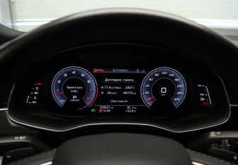 Подержанный автомобиль Audi Q8 2019 года (15 фото)