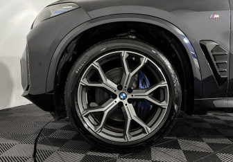 Подержанный автомобиль BMW X5 2025 года (7 фото)