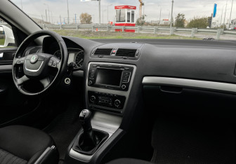 Подержанный автомобиль Skoda Octavia Liftback 2012 года (9 фото)