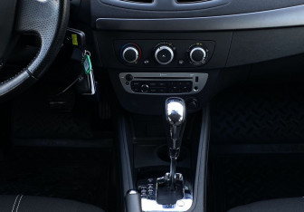 Подержанный автомобиль Renault Megane Hatchback 2014 года (13 фото)