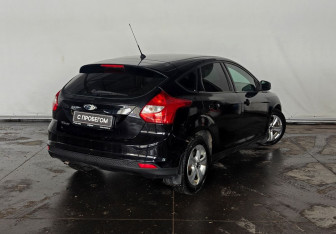 Подержанный автомобиль Ford Focus Hatchback 2012 года (7 фото)