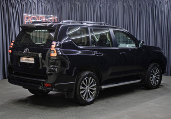 Подержанный автомобиль Toyota Land Cruiser Prado 2023 года (5 фото)
