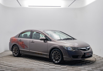 Подержанный автомобиль Honda Civic Sedan 2009 года (3 фото)