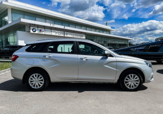 Подержанный автомобиль LADA (ВАЗ) Vesta Wagon 2021 года (4 фото)