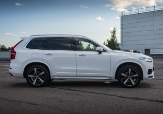 Подержанный автомобиль Volvo XC90 2017 года (4 фото)