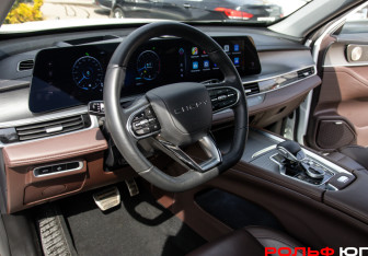 Подержанный автомобиль Chery Tiggo 8 Pro Max 2023 года (18 фото)