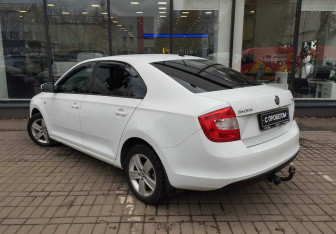 Подержанный автомобиль Skoda Rapid Liftback 2015 года (6 фото)